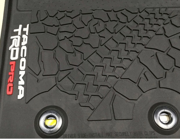 Revestimientos de piso TRD para todo clima D-Cab - Toyota